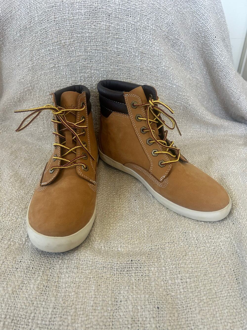Timberland Tan Nubuck Dausette Sneaker Boot Womens Size 8.5